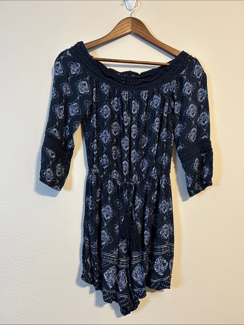 Hollister Navy Boho Off‑Shoulder Romper w/ Crochet Trim Small